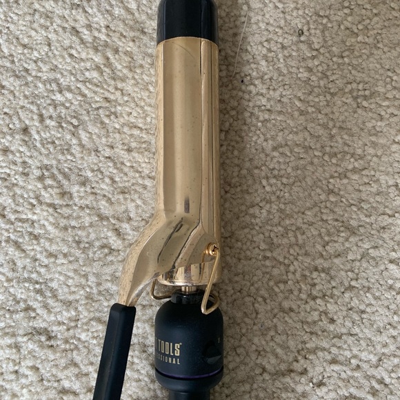 1.5 inch hot tools curling iron - Picture 3 of 3